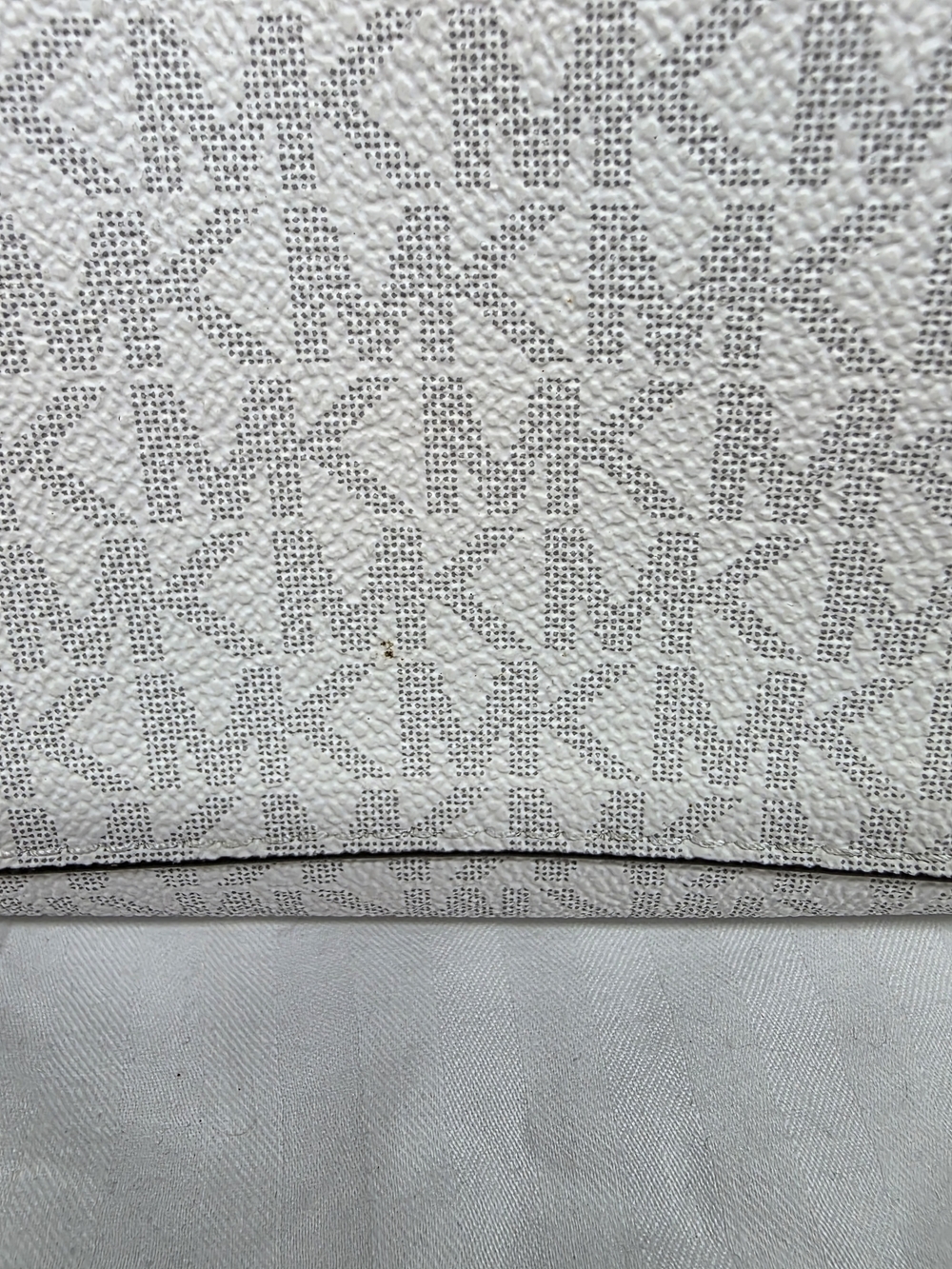 Michael Kors Gray & White Signature Tote with MK Charm - Picture 4 of 14